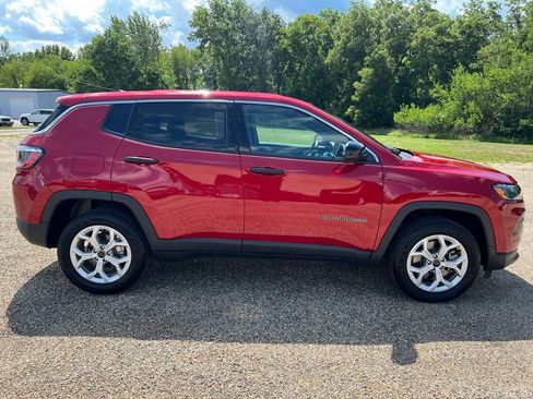 Used 2025 Jeep Compass Sport image 6