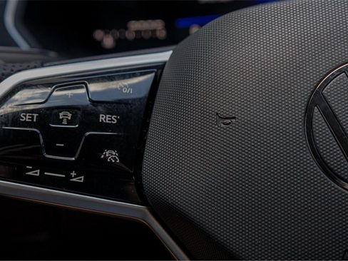 New 2024 Volkswagen Tiguan SE R-Line image 14