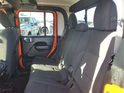 Used 2023 Jeep Gladiator Sport image 12