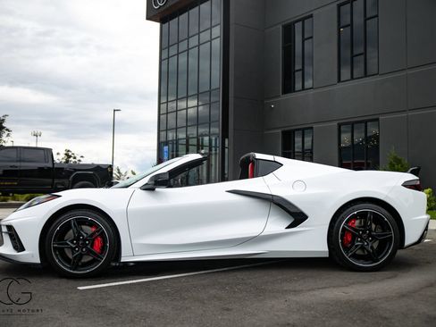 Used 2020 Chevrolet Corvette Stingray Coupe w/ Z51 Performance Package RWD image 11