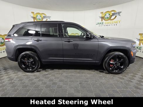 Used 2023 Jeep Grand Cherokee Altitude AWD/4WD image 10