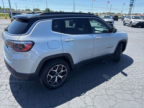Used 2025 Jeep Compass Limited AWD/4WD image 4