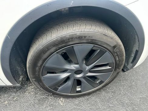 Used 2025 Tesla Model Y Long Range RWD image 25