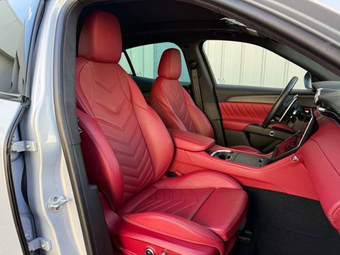 Used 2024 Maserati Grecale Trofeo image 29