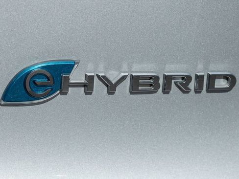 Used 2022 Chrysler Pacifica Touring-L image 6