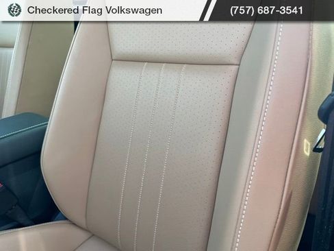 Used 2024 Volkswagen Tiguan SE w/ Panoramic Sunroof Package AWD/4WD image 22