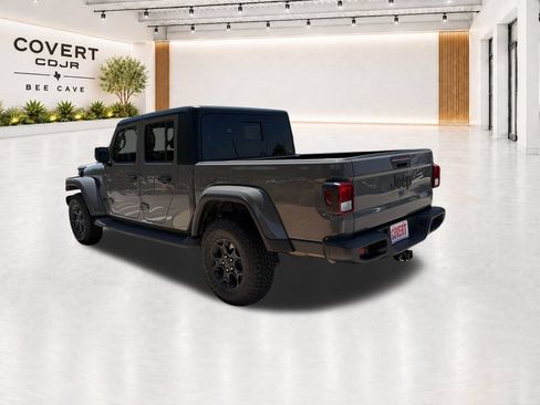 Used 2023 Jeep Gladiator Mojave AWD/4WD image 9