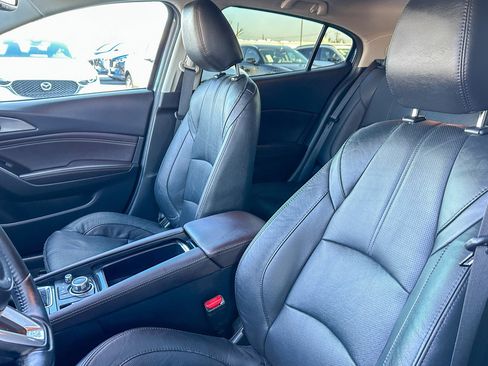 Used 2018 MAZDA MAZDA3 Grand Touring w/ Premium Equipment Package image 23