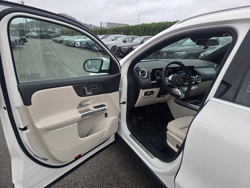 Used 2025 Mercedes-Benz GLA 250 4MATIC image 21