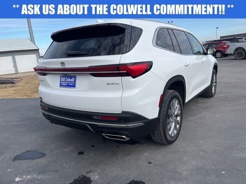 Used 2025 Buick Enclave Preferred image 4