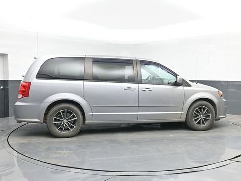 Used 2016 Dodge Grand Caravan SXT FWD image 37