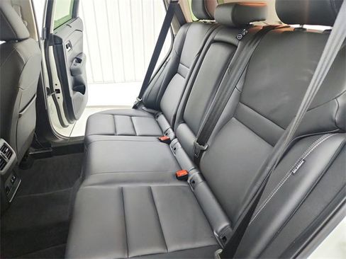 Used 2025 Nissan Rogue SL w/ Tech Package image 35