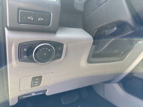 Used 2017 Ford F250 XLT w/ XLT Premium Package image 13