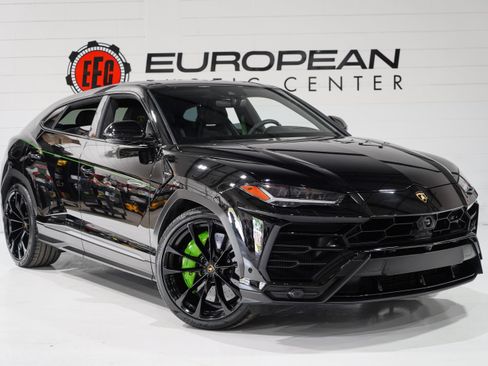 Used 2022 Lamborghini Urus AWD/4WD image 1