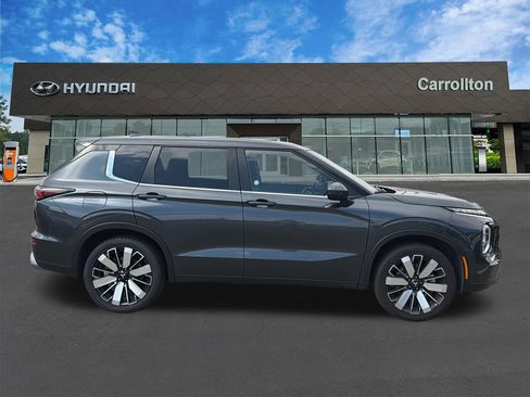 Used 2025 Mitsubishi Outlander SE FWD image 4