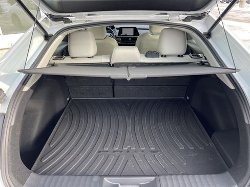 Used 2025 Toyota Prius XLE image 12