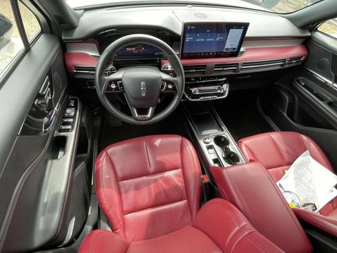 Used 2024 Lincoln Corsair Reserve w/ Rear Removable Package Tray FWD image 13
