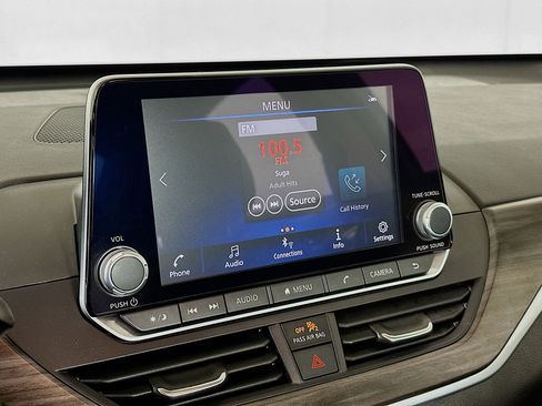 Used 2025 Nissan Altima 2.5 SV FWD image 21