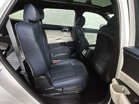 Used 2023 Kia Sorento SX Prestige AWD/4WD image 30