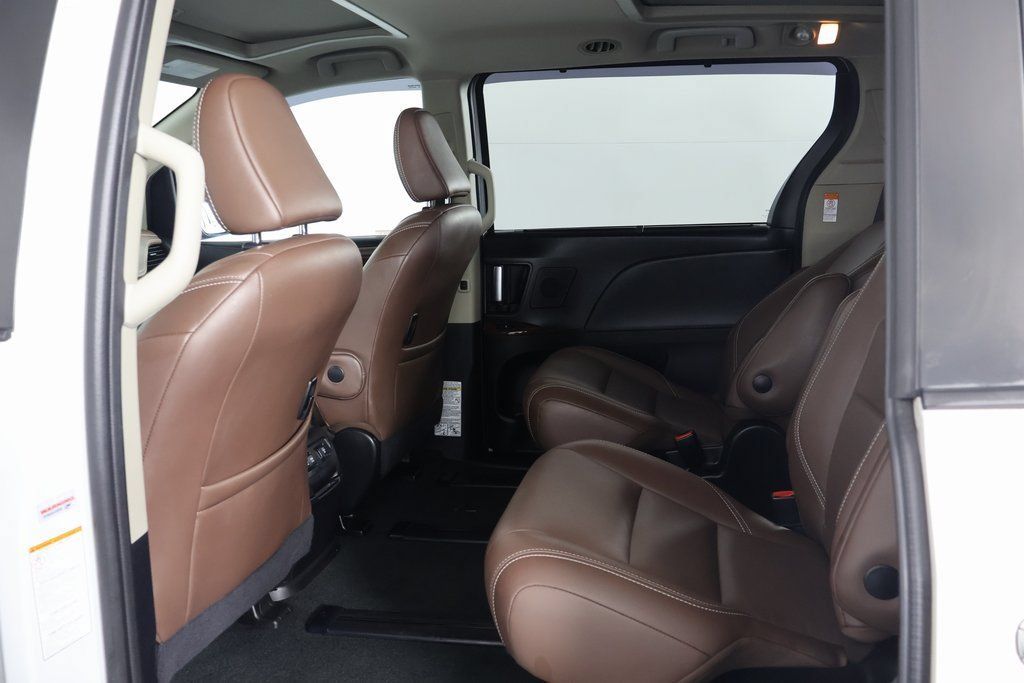 Used 2019 Toyota Sienna Limited AWD/4WD image 11