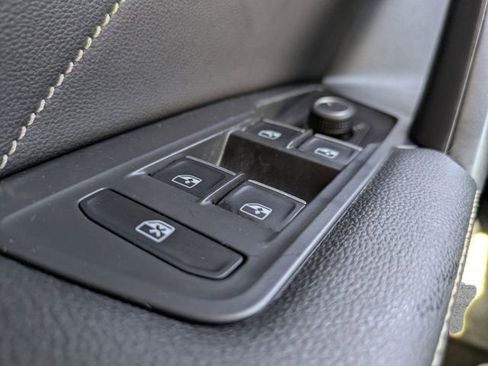 Certified 2023 Volkswagen Tiguan SE w/ Panoramic Sunroof Package FWD image 28