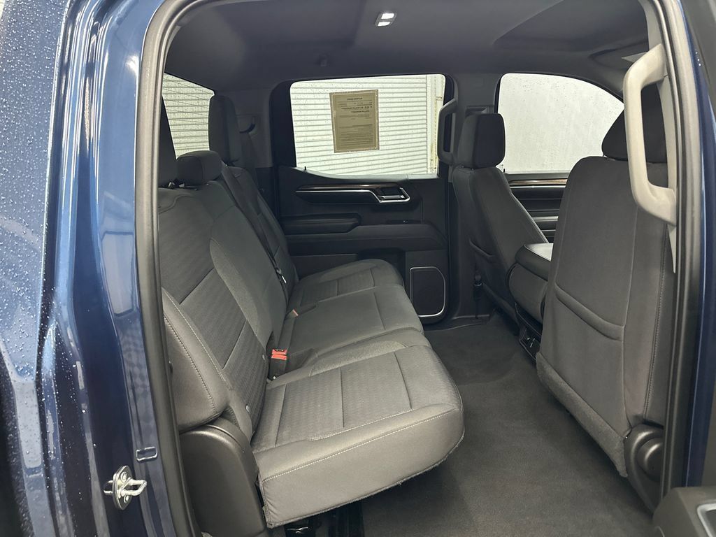 Used 2022 Chevrolet Silverado 1500 LT AWD/4WD image 16