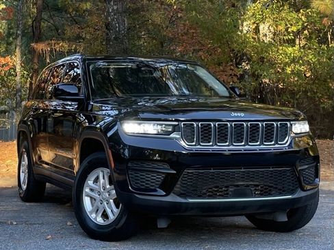 Used 2022 Jeep Grand Cherokee Laredo w/ Luxury Tech Group I image 9