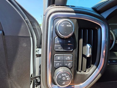 Used 2021 Chevrolet Silverado 1500 LTZ w/ LTZ Premium Package AWD/4WD image 17