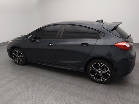Used 2019 Chevrolet Cruze LT w/ Convenience Package FWD image 3