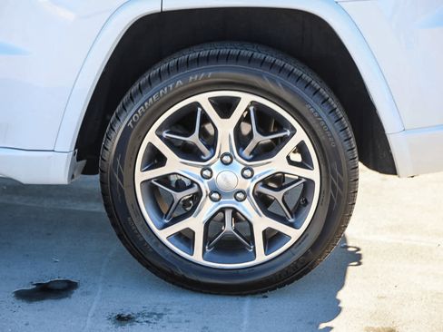 Used 2020 Jeep Grand Cherokee Overland image 11