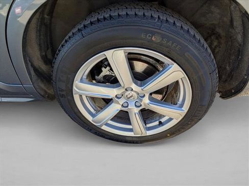 Used 2020 Volvo XC90 T6 Momentum w/ Protection Package image 9