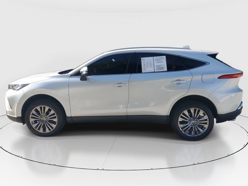 Certified 2024 Toyota Venza XLE image 6