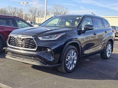 Used 2020 Toyota Highlander Limited image 3