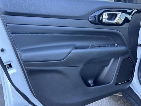 New 2026 Jeep Compass Latitude image 18