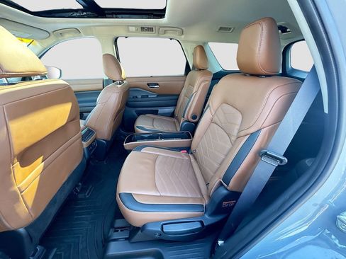 Used 2025 Nissan Pathfinder Platinum image 24