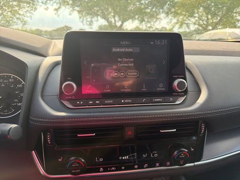 Used 2021 Nissan Rogue SV w/ Premium Package image 12