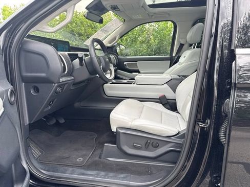 Used 2025 Ford Expedition Platinum w/ Driver's Package AWD/4WD image 11