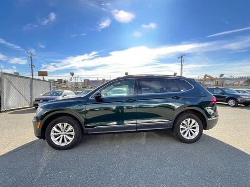 Used 2018 Volkswagen Tiguan SE w/ Panoramic Sunroof Package image 5