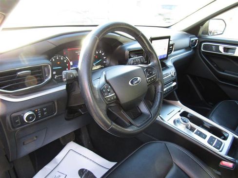 Used 2020 Ford Explorer XLT w/ Equipment Group 202A image 14