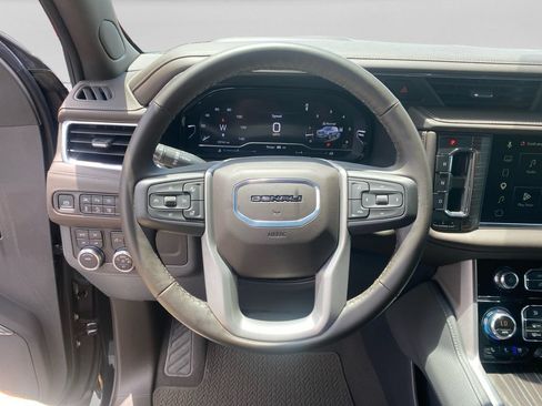 Used 2024 GMC Yukon XL Denali AWD/4WD image 19