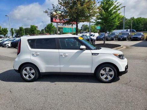 Used 2018 Kia Soul FWD image 2
