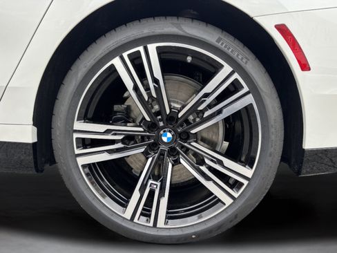 Used 2026 BMW 740i RWD image 31
