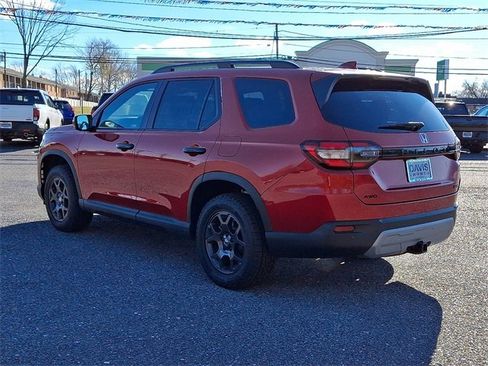 Certified 2025 Honda Pilot TrailSport image 4