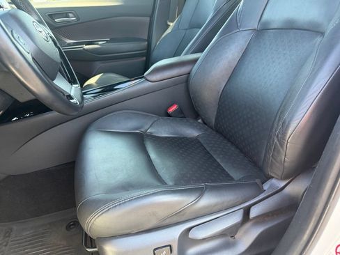 Used 2019 Toyota C-HR Limited FWD image 12