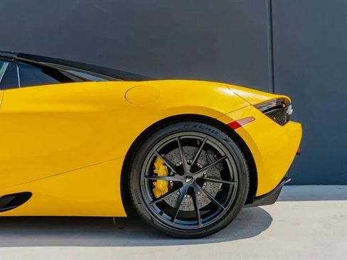 Used 2023 McLaren 720S Spider image 21