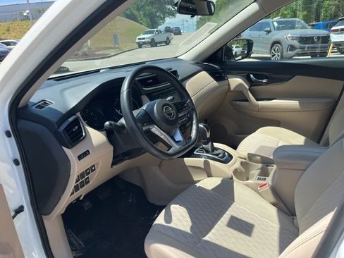 Used 2018 Nissan Rogue SV w/ Sun & Sound Touring Package FWD image 6