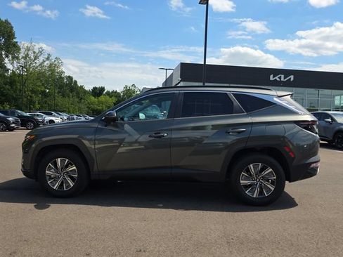 Used 2022 Hyundai Tucson Blue AWD/4WD image 2