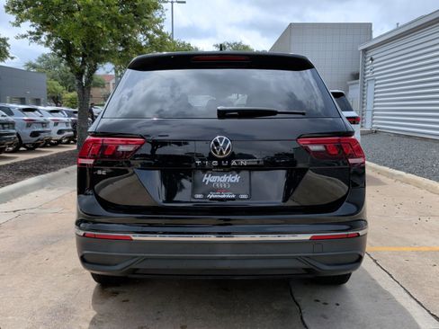 Used 2022 Volkswagen Tiguan SE FWD image 8
