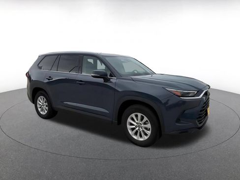 Used 2025 Toyota Grand Highlander FWD image 2
