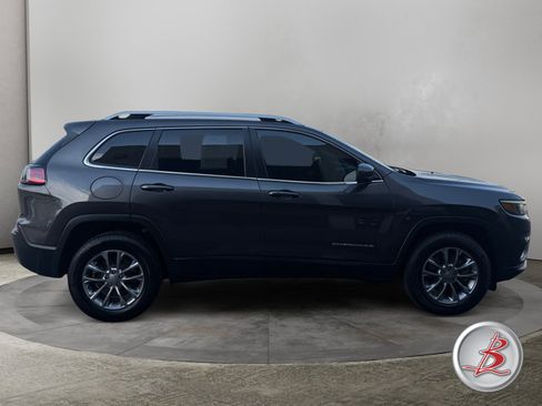 Used 2019 Jeep Cherokee Latitude Plus AWD/4WD image 8